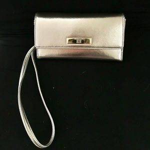 Beautiful gold purse can be used as clutch or with shoulder strap -phone charger